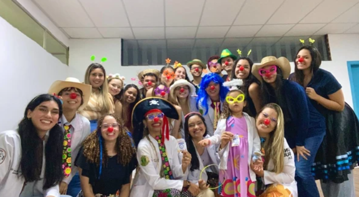 Humanização na Medicina: Médicos da Alegria aproxima estudantes da comunidade 